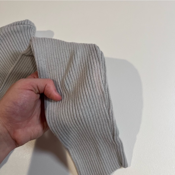 brandy melville light blue ribbed v neck cropped sweater - Picture 5 of 9